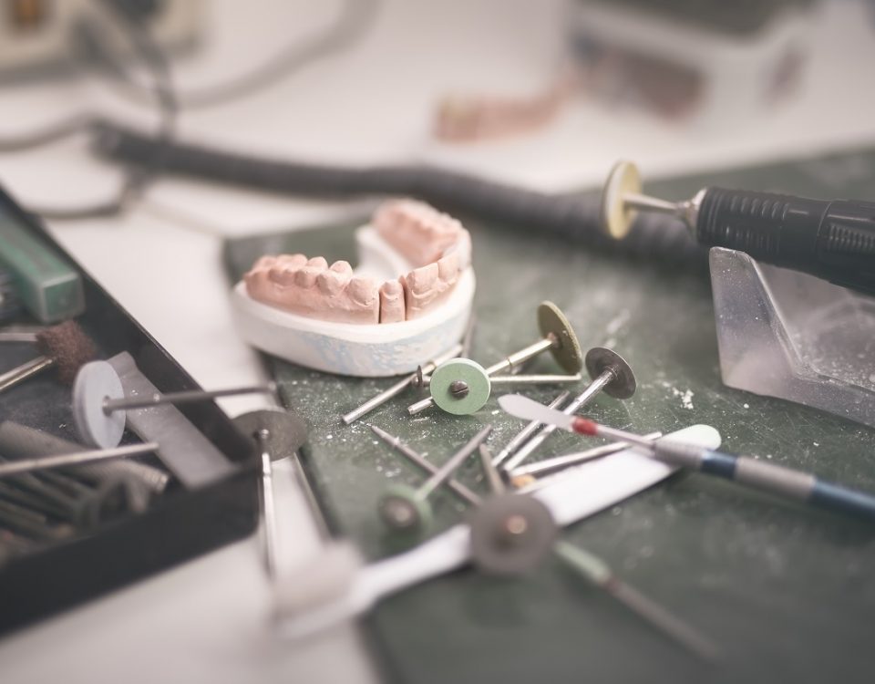 fournisseur et matériel de prothésistes dentaire